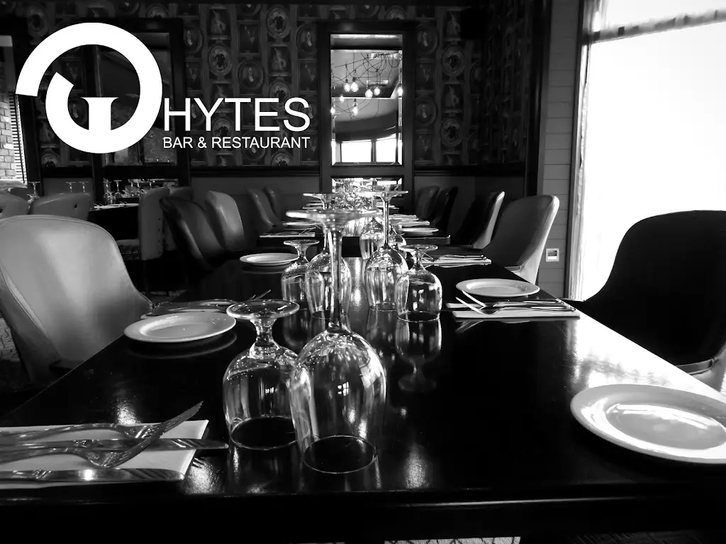 Whytes Bar and Restaurant Restaurant in An Mhí