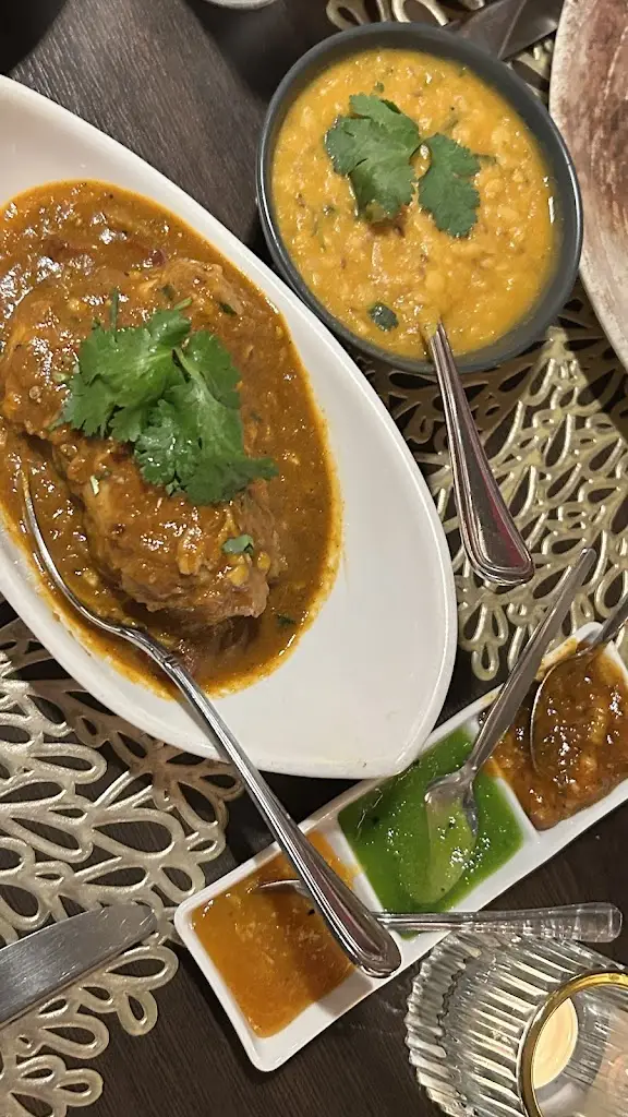 Maulik Patel_Cinnamon Garden Restaurant_An Mhí_review