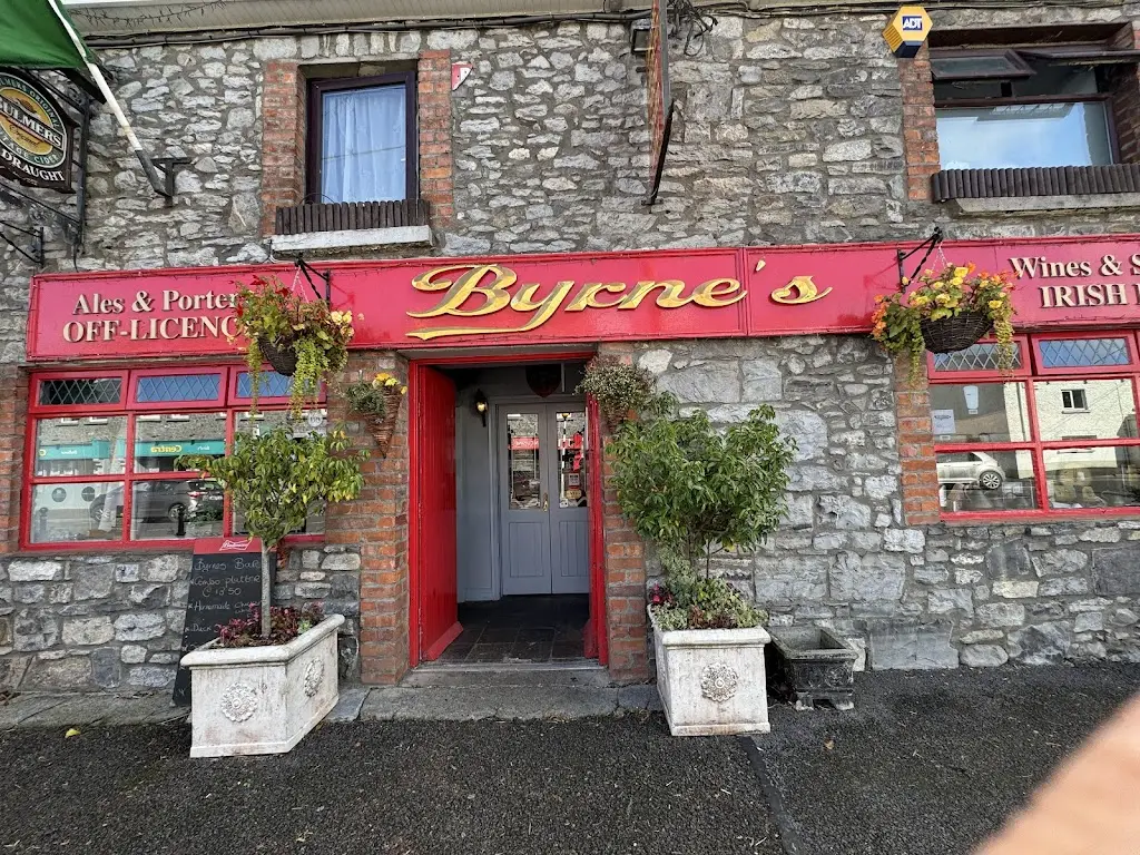 Nelida Safrit_Byrnes Bar_Ballivor_review