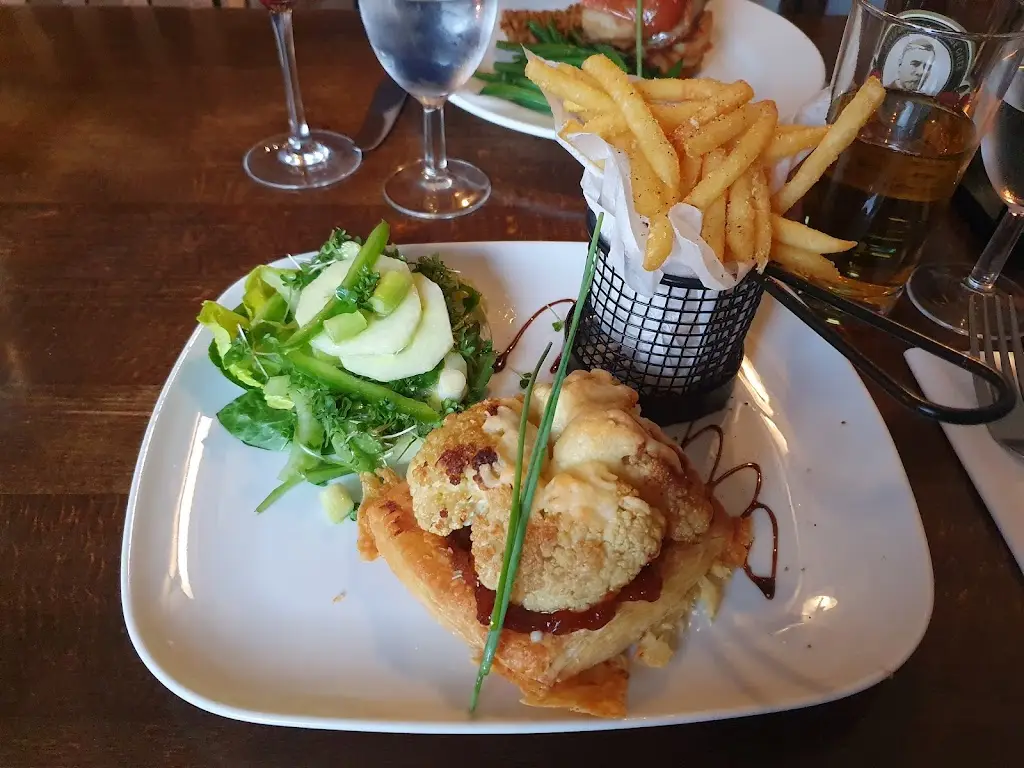 Man O' War Gastro Pub_Balrothery_slider_image_2