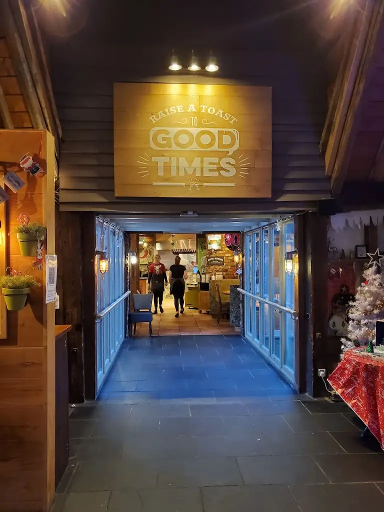 Dominik's Restaurant in An Iarmhí