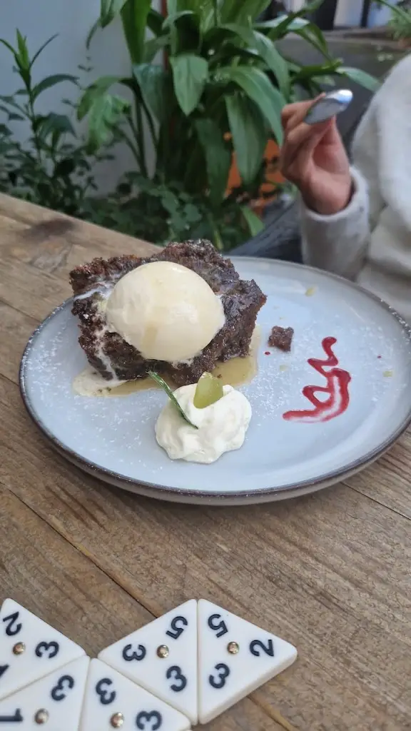 Anja Olsson_Weir's Bar & Restaurant_An Iarmhí_review