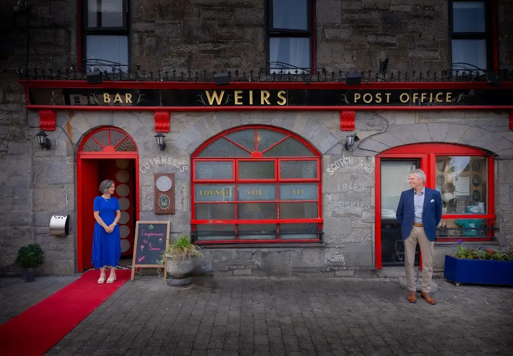 Weir's Bar & Restaurant_An Iarmhí_slider_image_1