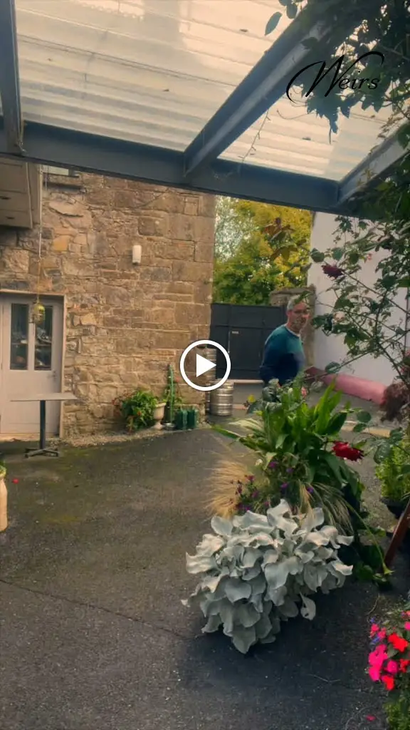 Weir's Bar & Restaurant_An Iarmhí_slider_image_2