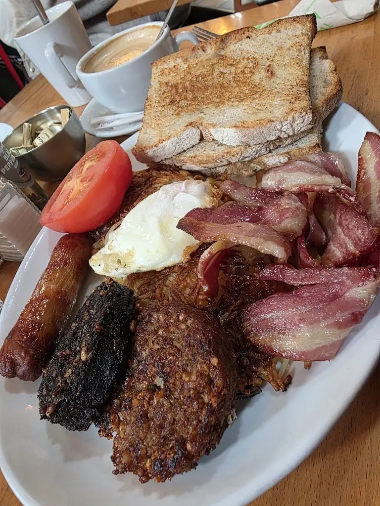 Manou Roelandt_Belly Café_An Iarmhí_review