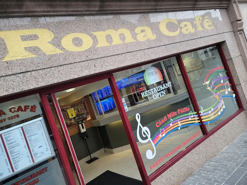 Roma Cafe restaurante en An Iarmhí