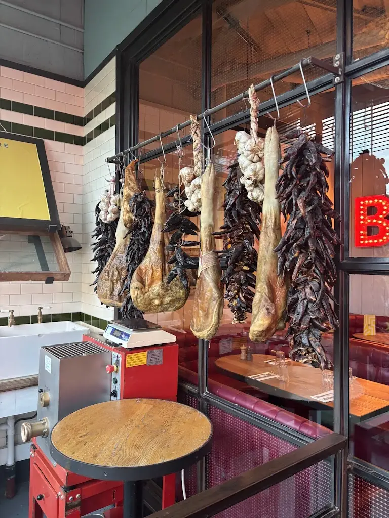 krisztian polyak_Jamie's Italian_Balally_avis