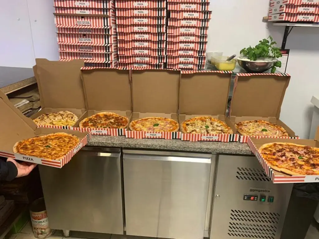 Giannis Take Away restaurant in Banagher