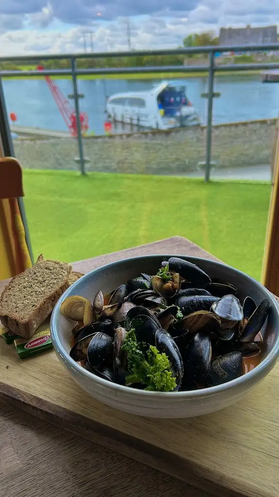 Charilaos Kouroumbas_Luker's Bar , Restaurant & Live Music venue_Banagher_review