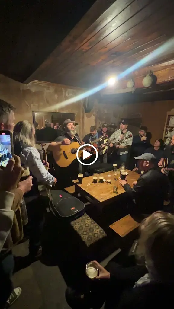 Luker's Bar , Restaurant & Live Music venue_Banagher_slider_image_3