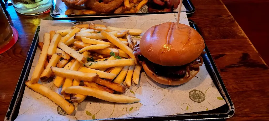 Matej Pekić_Simon Lambert & Sons_Ballygerry_review