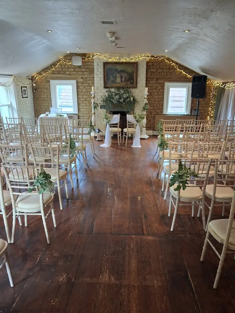 Merin Thomas_Wrights Anglers Rest_Ballyfermot_reseña