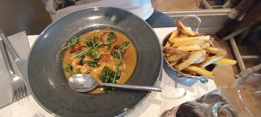 Justin Holtom_Bay_Bayside_review