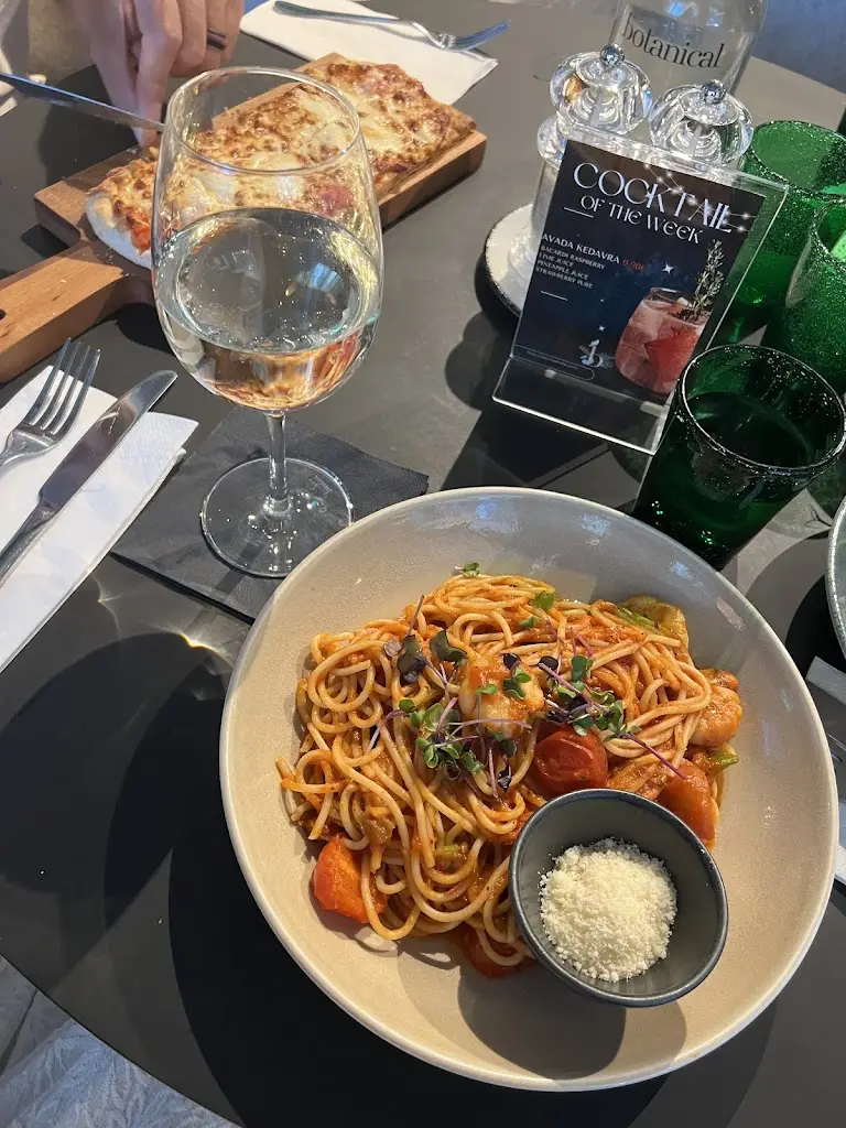 lauren o_Botanical_Bayside_review