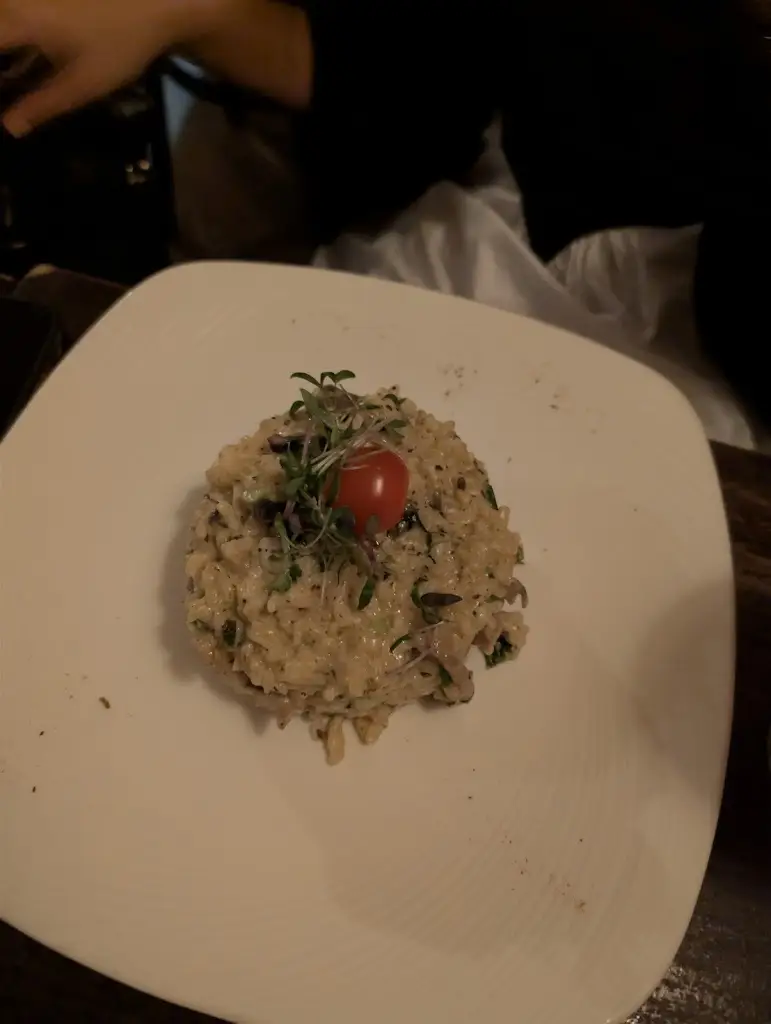 Alon Albahari_La Caverna Restaurant and Wine Bar_Ballyboden_reseña