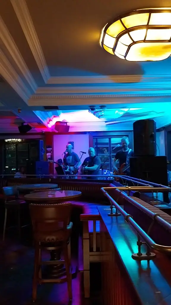 eamonn nolan_The Bell Bar & Restaurant_Blanchardstown_avis