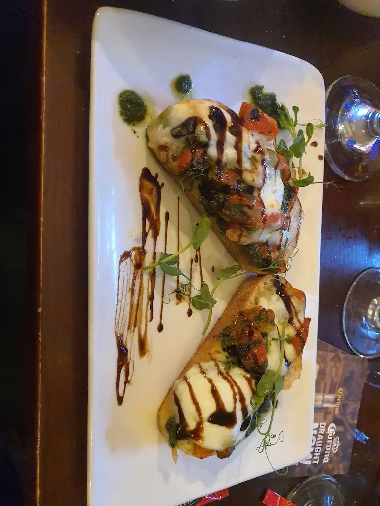 Lauren Pallen_The Bell Bar & Restaurant_Blanchardstown_avis