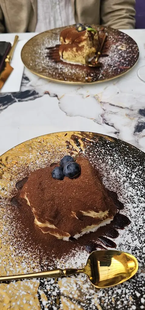 jacqueline forbes_Foxy Lounge_Bonnybrook_avis