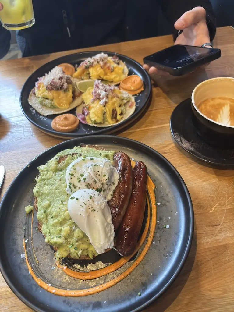 Miss Bunz_Happy Out_Bonnybrook_review