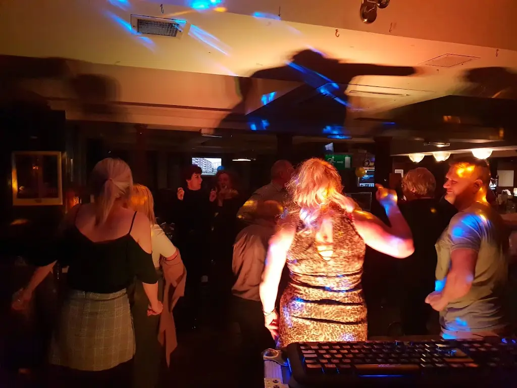 McBrides BAR LOUNGE_Castlebellingham_slider_image_3