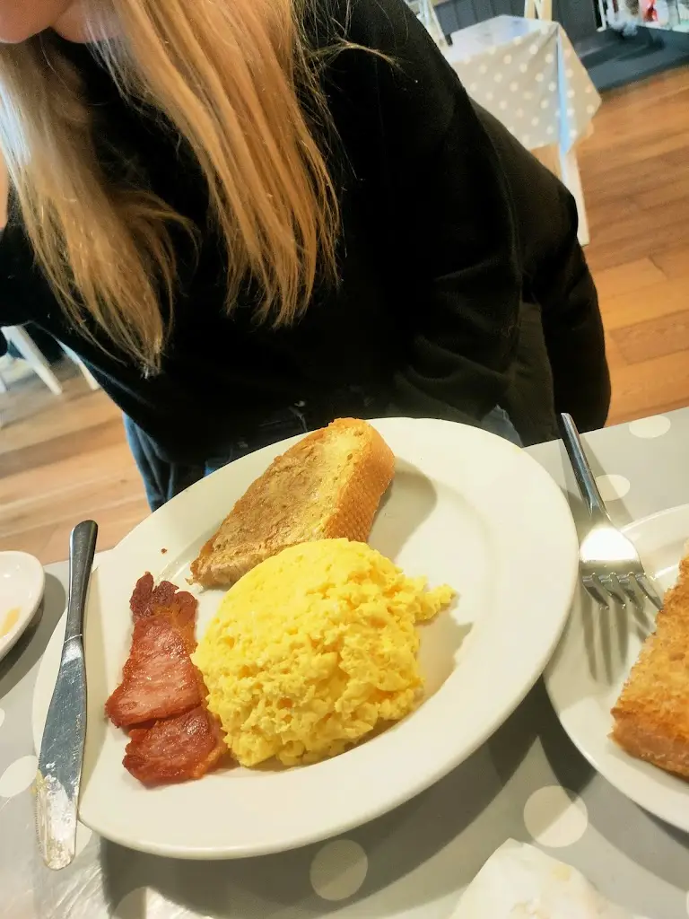 Robert Carry_Moody Rooster Cafe_Blessington_reseña