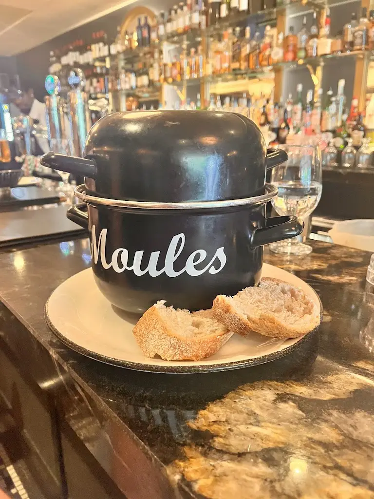 Lauren Nixon_Casper & Giumbini's_Cabinteely_reseña