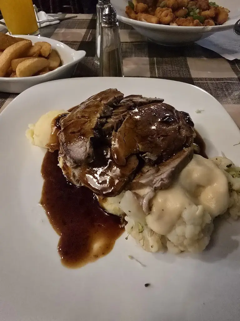 Ahmed Reja_Hiney's Pub_Crossmolina_review
