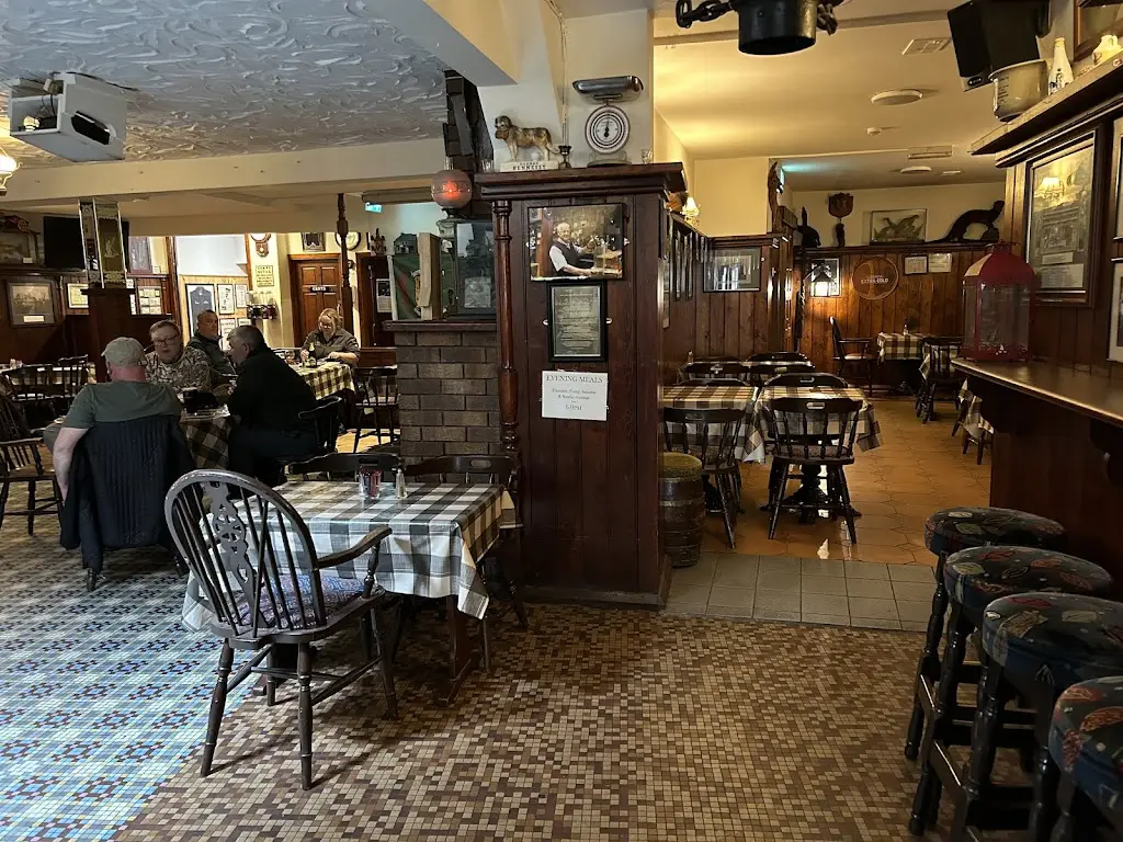 Hiney's Pub restaurante en Crossmolina