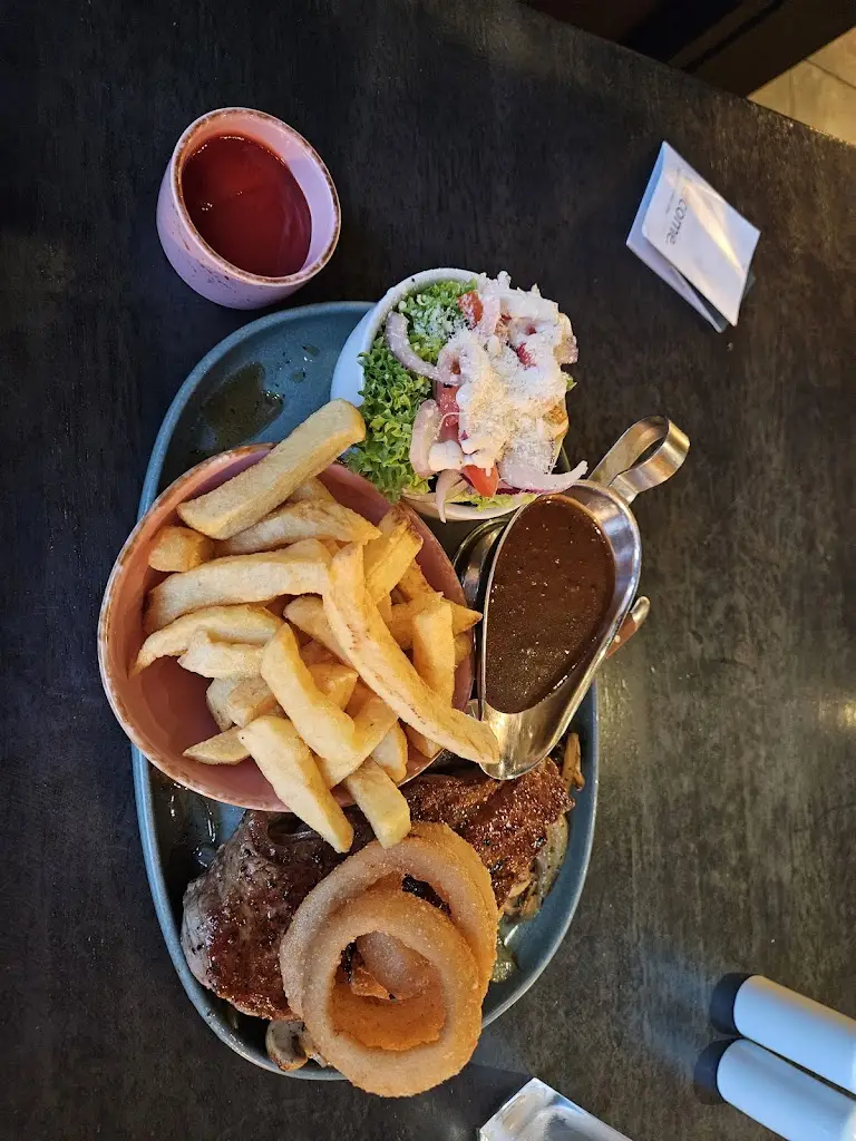 Tom's Bar & Bistro_Castlepollard_slider_image_3