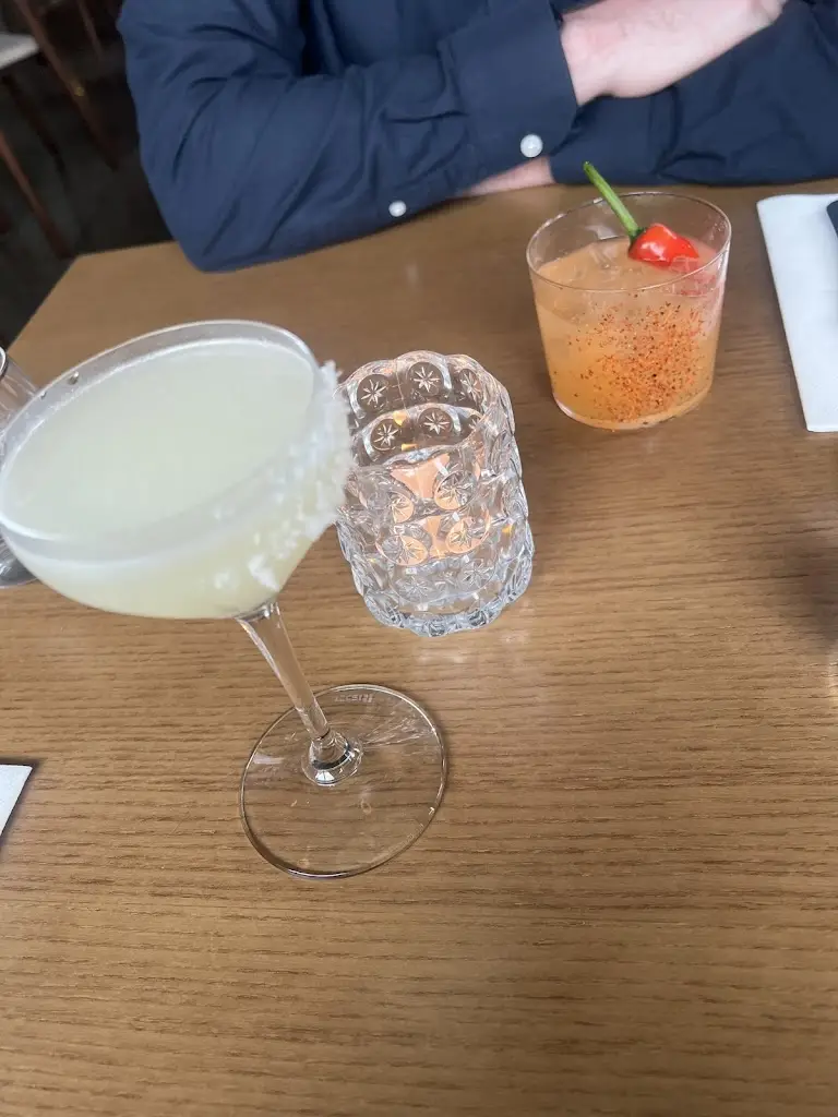 Laura Fox_Caladh_Charlesland_avis