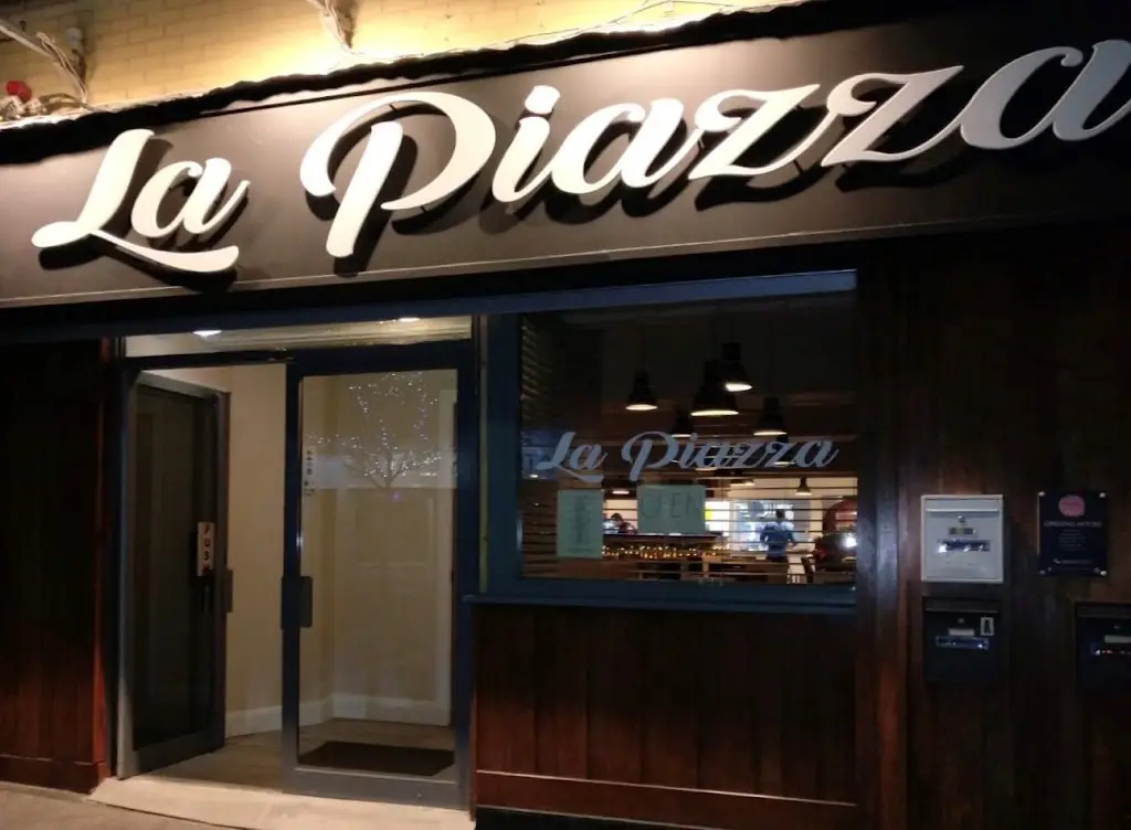 La Piazza Restaurant_Bray_slider_image_1