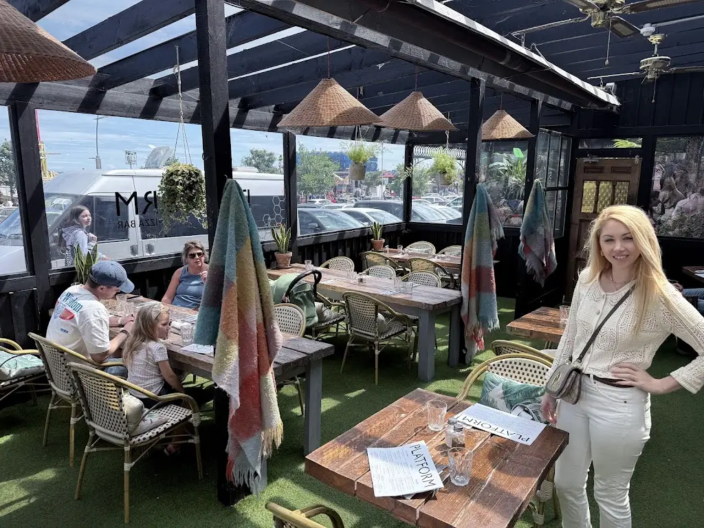 Michael Lambert_Platform Pizza Bar Bray_Bray_reseña