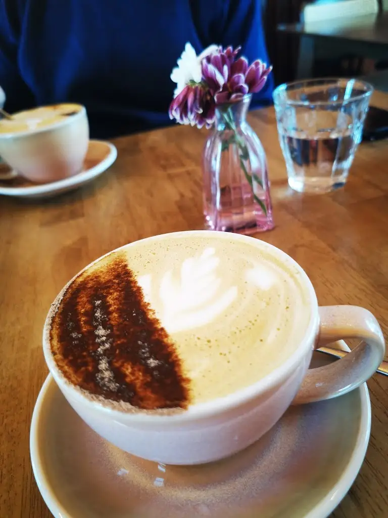 Maya Coyne_Nine_Bray_reseña