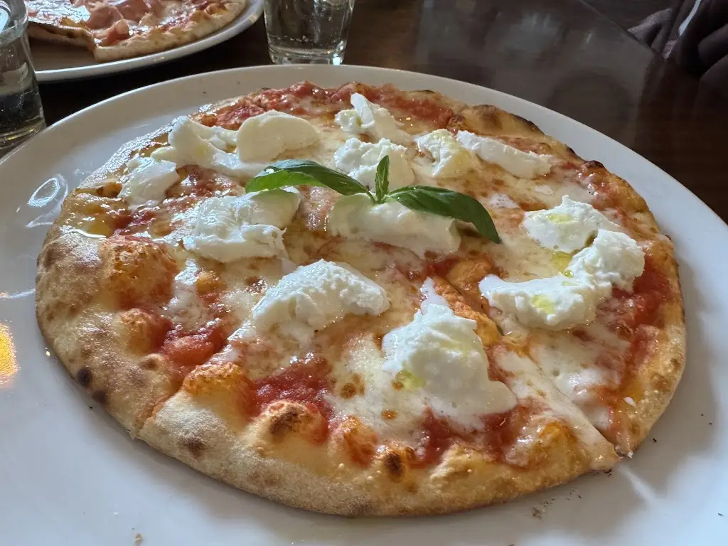 Igor Pashchenko_I GUFI CAFE_Bray_review