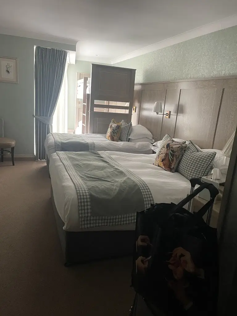 Eve V_Avalon House Hotel_Castlecomer_review