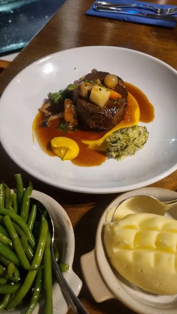 lorraine freeman_Lennons @ Visual_Carlow_review