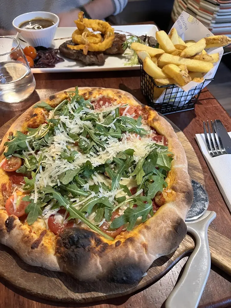 Alina Pavliuc_Mode Tapas & Grill_Clane_Bewertung