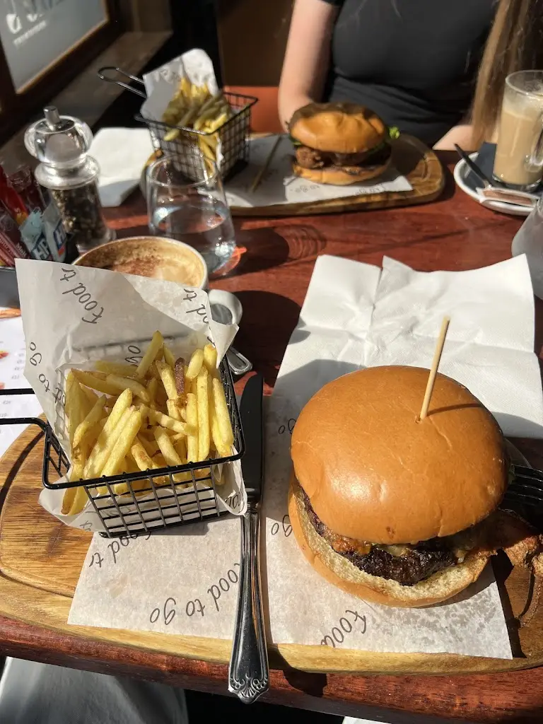 Alexandru Medoni_Mode Tapas & Grill_Clane_Bewertung