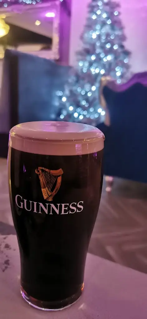 Robert Sullivan_Breeze Bar & Grill_Clane_avis