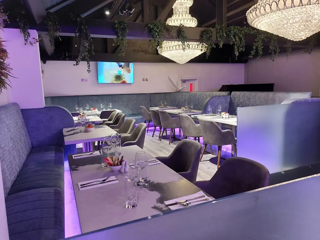 Breeze Bar & Grill_Clane_slider_image_1