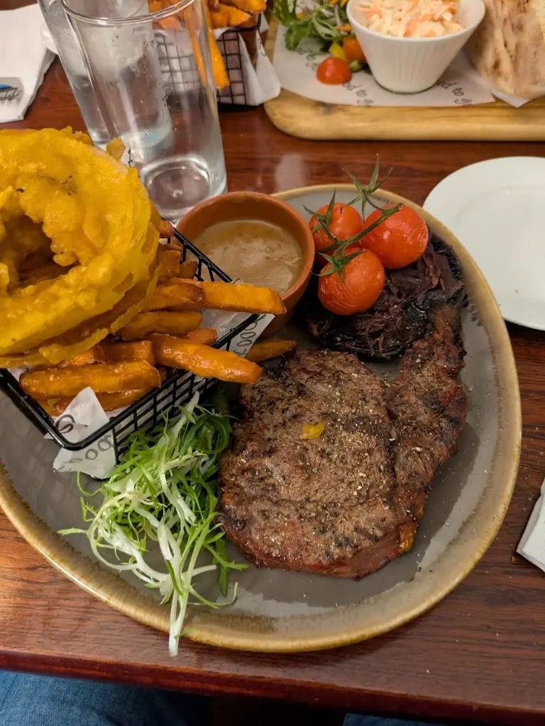 Paul D_Jones Bar_Clane_review