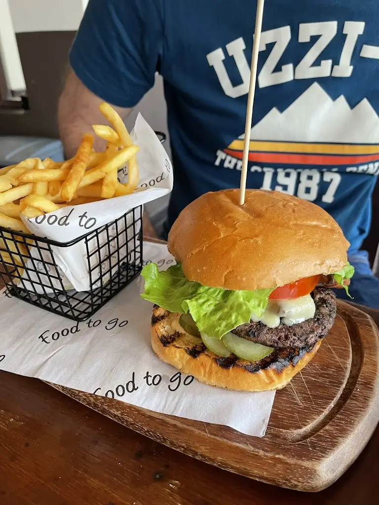 Sonette de Waal_Jones Bar_Clane_review