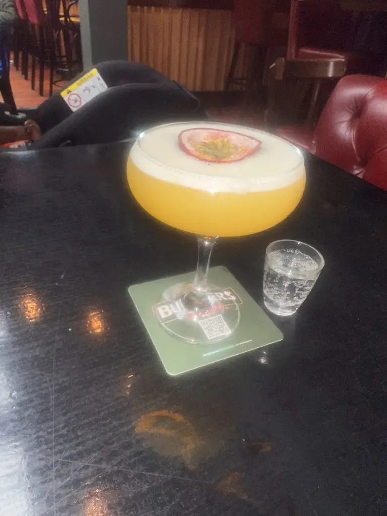 Adeyinka Remilekun Adebowale_THE TREETOP / STEERING WHEEL BAR & Grill_Clondalkin_Bewertung