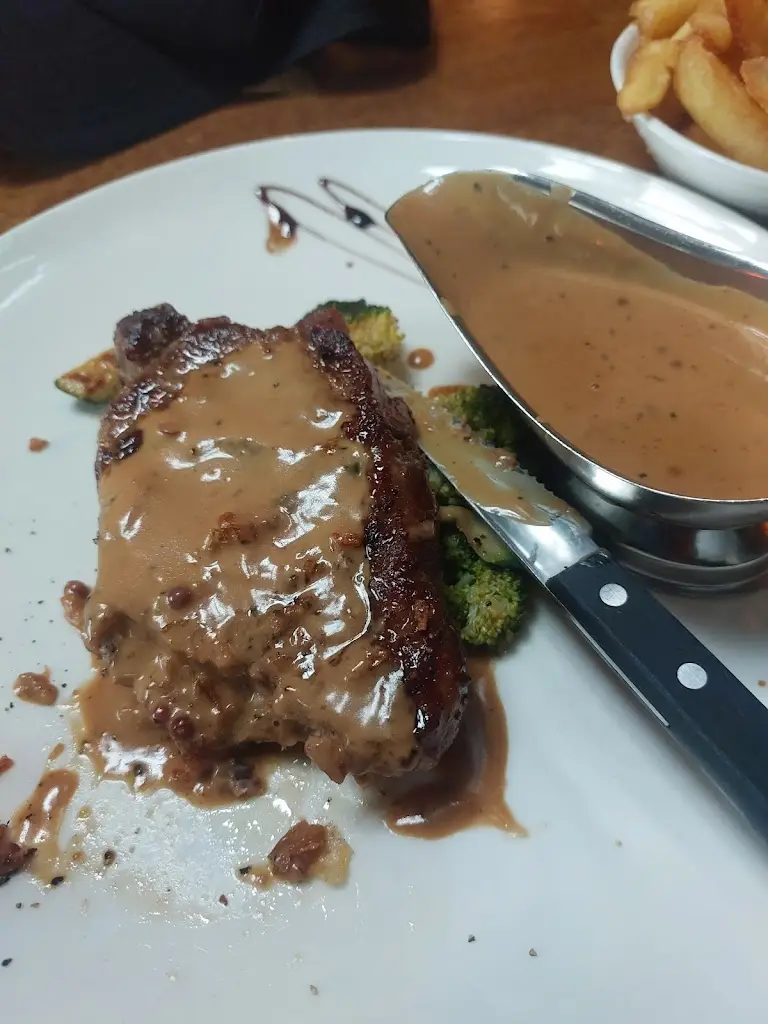 Kamil Wojniewicz_The Laurels Clondalkin_Clondalkin_review