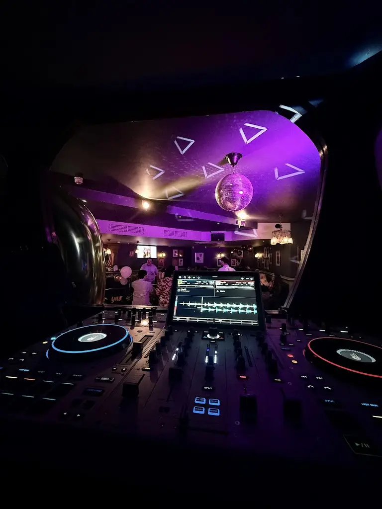 Stephen Paterson_The Waterside_Clondalkin_review