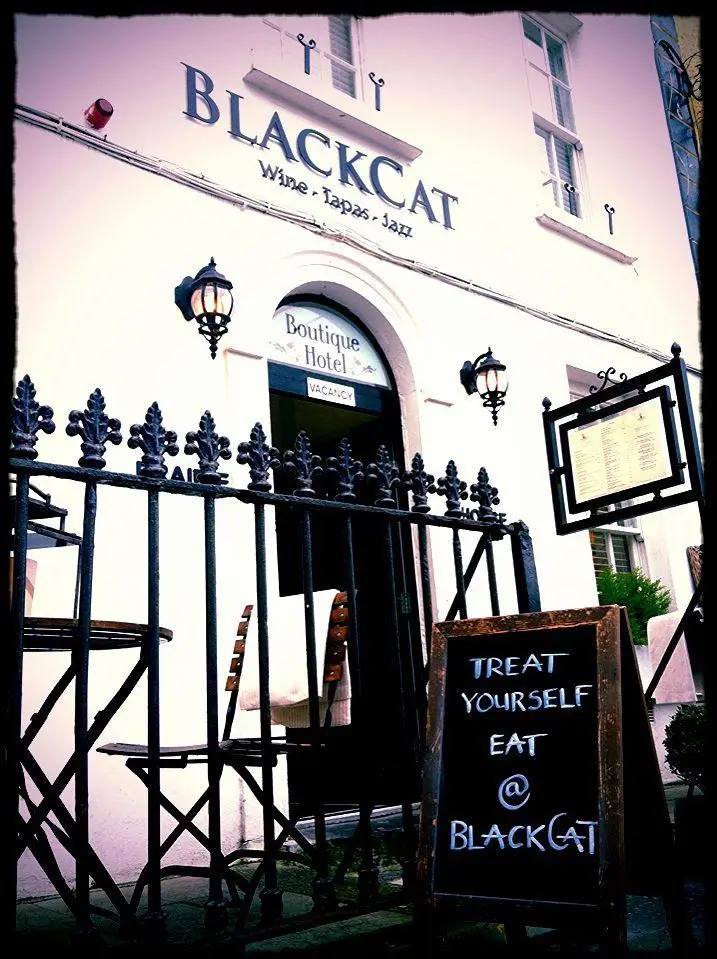 BlackCat - wine - tapas - rooms ristorante a Bearna