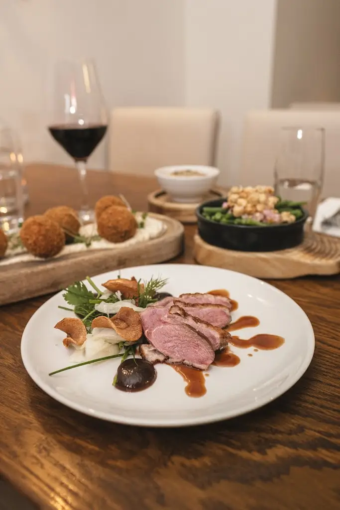 BlackCat - wine - tapas - rooms_Bearna_slider_image_3