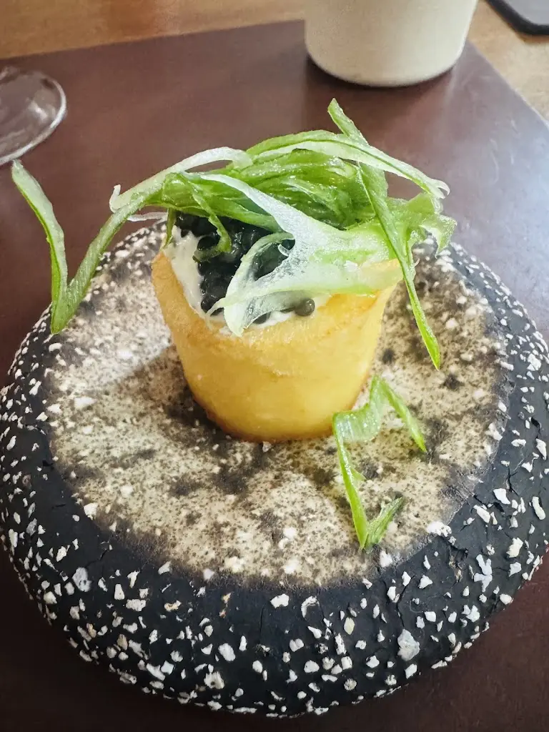 Aoife Hurley_Alumni Kitchen Table and Rooms_Derrinturn_reseña