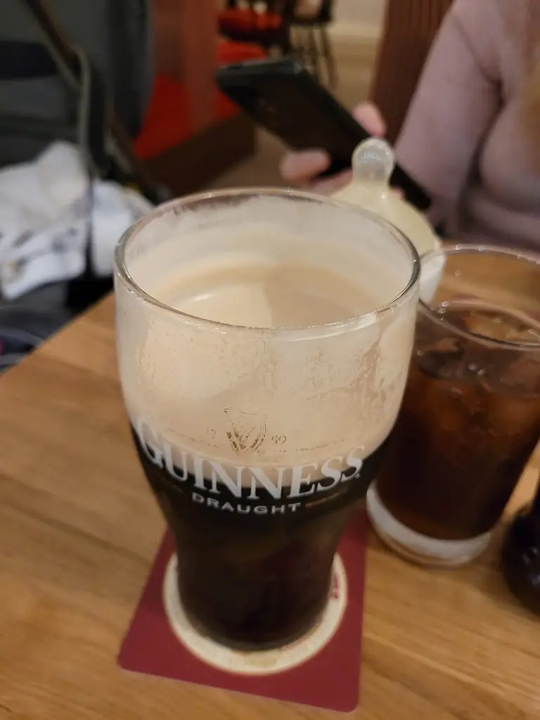 Stuart Freeman_Glennons Cafe, Bar Restaurant, Beer Garden & Takeaway_Derrinturn_avis