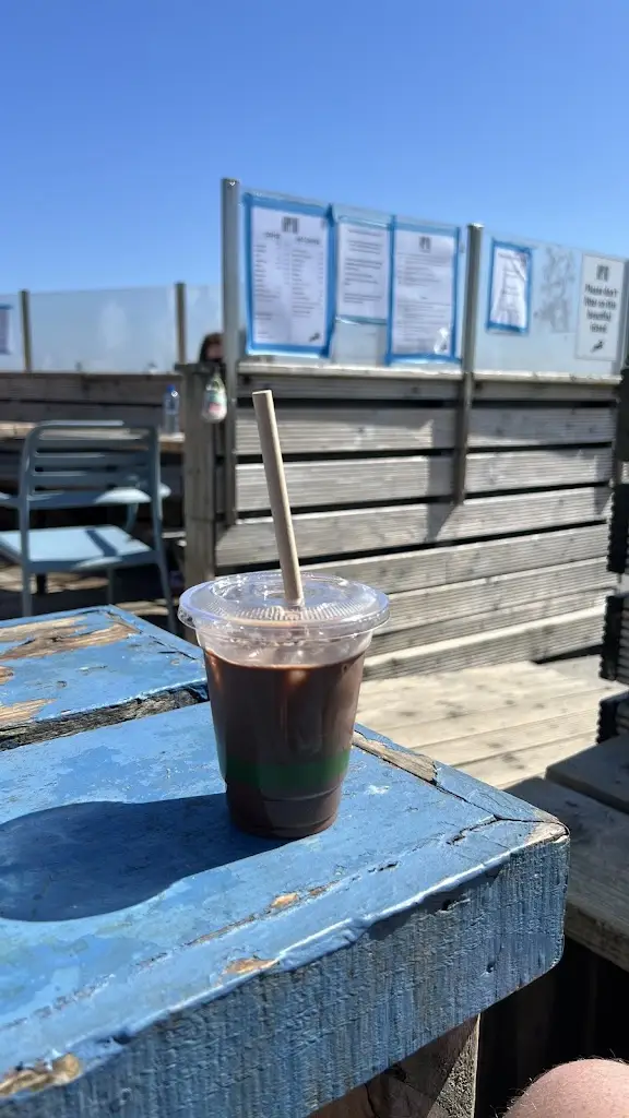 Alejandro Miramontes_Happy Out_Dollymount_reseña